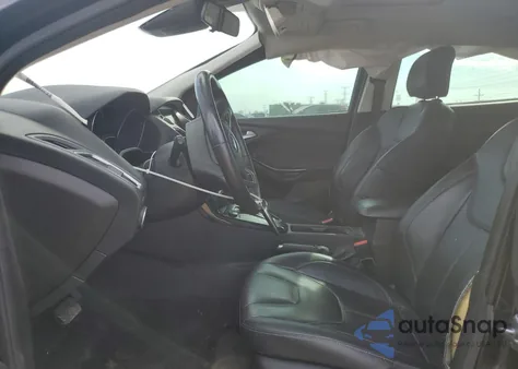 2018 Ford Focus Titanium из США, поврежденный, VIN 1FADP3J26JL276199